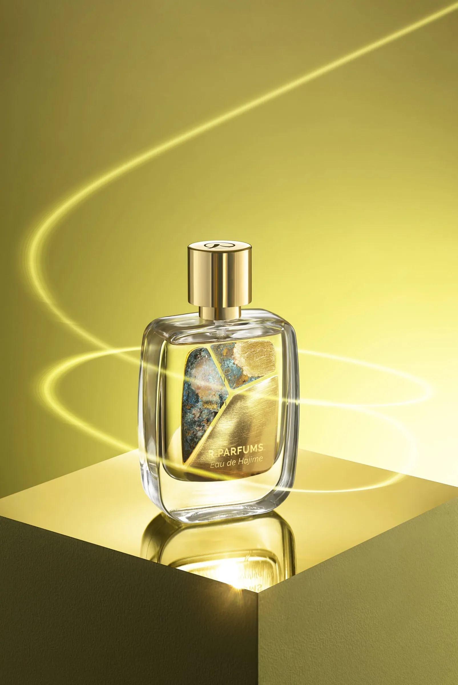 Eau de Hajime（パティナのボトル・ガラスに留めた三枚の真鍮）
